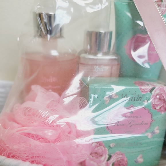 Aromatherapy Bath Body 7 Piece Gift Set - Picture 2 of 6
